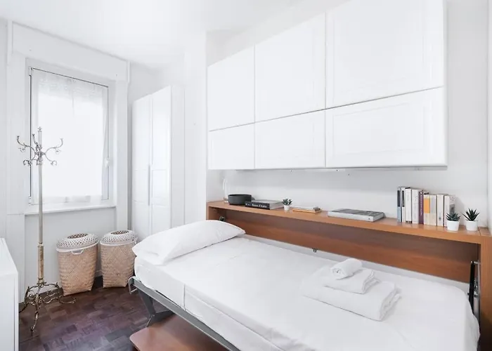 Easylife - - Cherubini 6 - Life * Milán