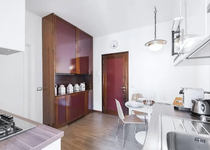 Easylife - - Cherubini 6 - Life * Milán